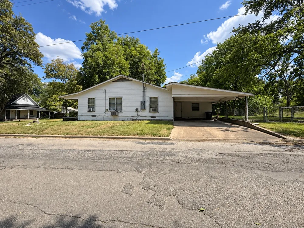 308 W Taylor Street Clarksville, TX 75426