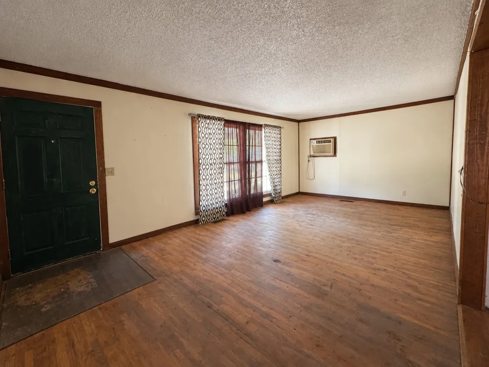 308 W Taylor Street Clarksville, TX 75426