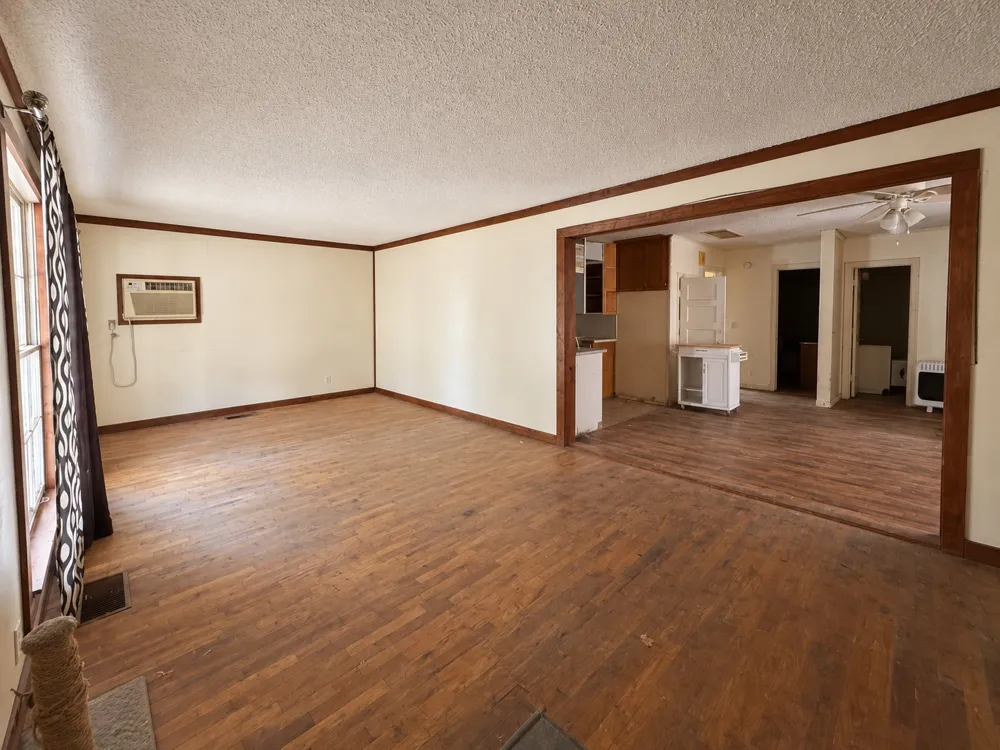 308 W Taylor Street Clarksville, TX 75426