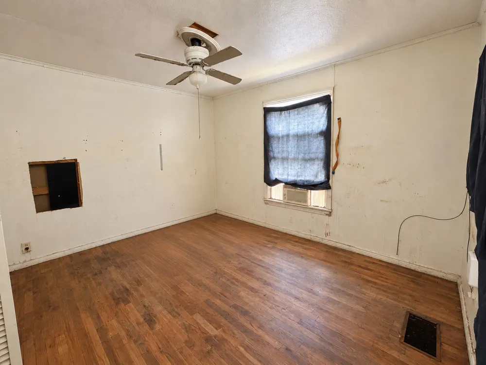 308 W Taylor Street Clarksville, TX 75426