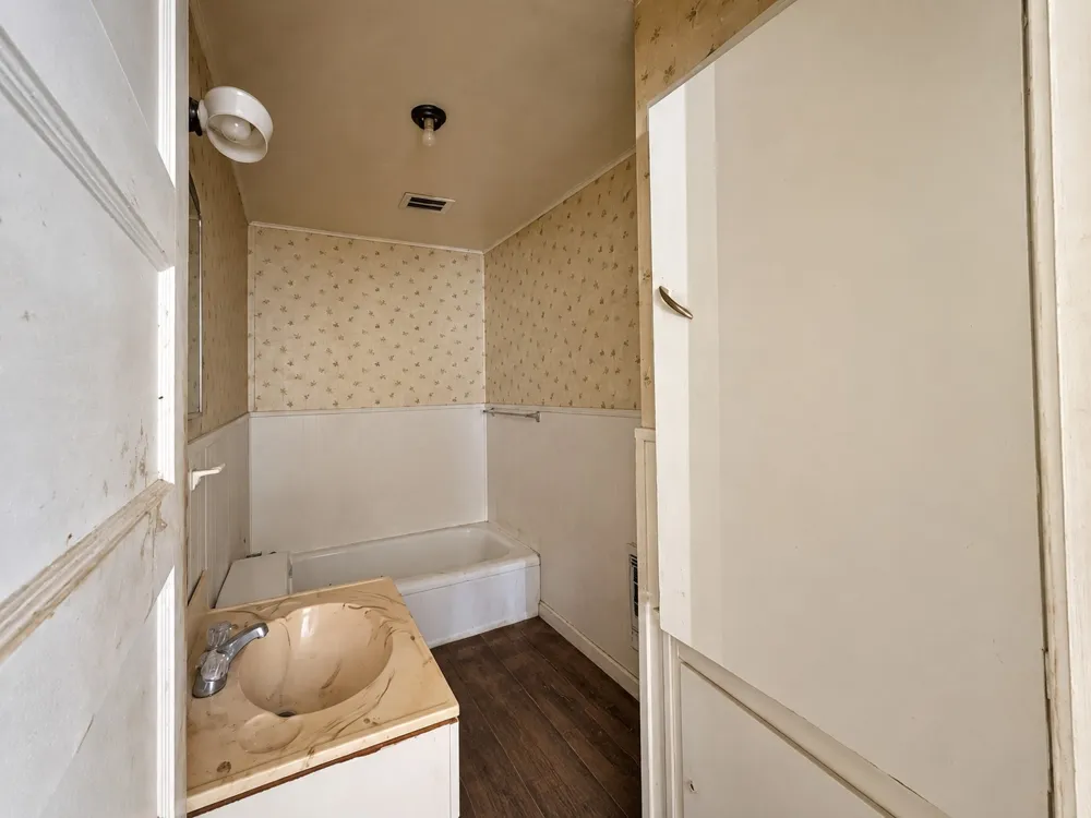 308 W Taylor Street Clarksville, TX 75426