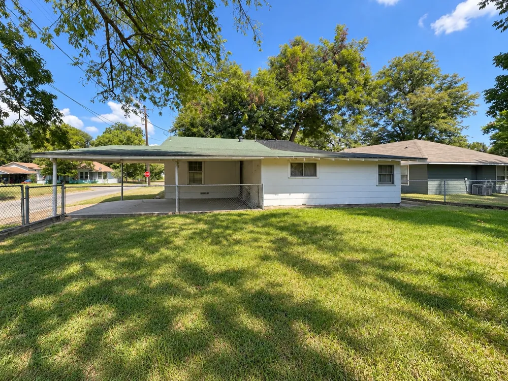 308 W Taylor Street Clarksville, TX 75426