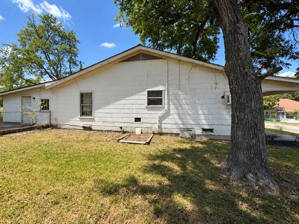308 W Taylor Street Clarksville, TX 75426