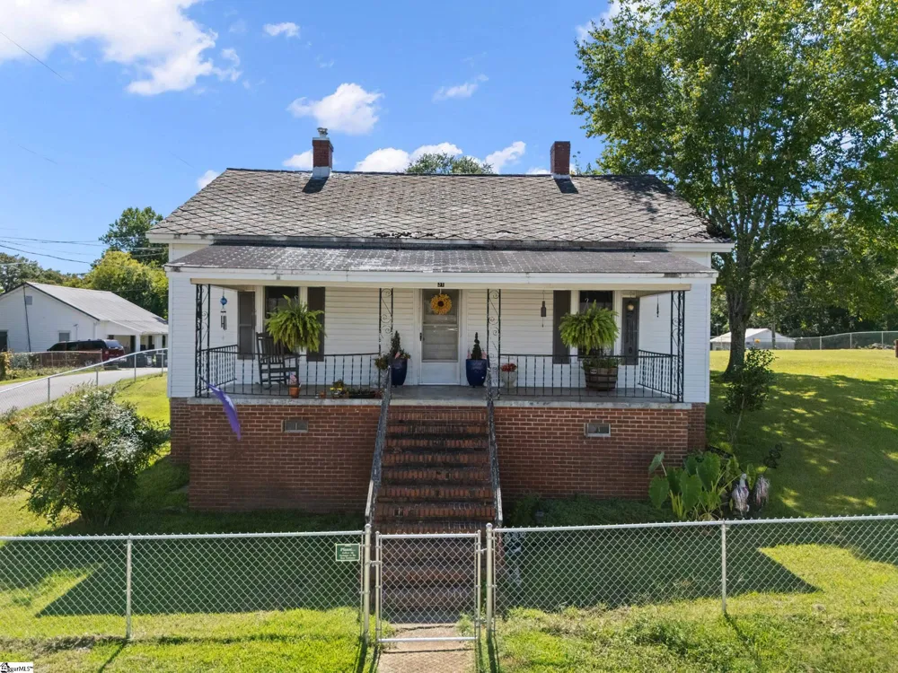 31 & 33 Greenwood Avenue Ware Shoals, SC 29692