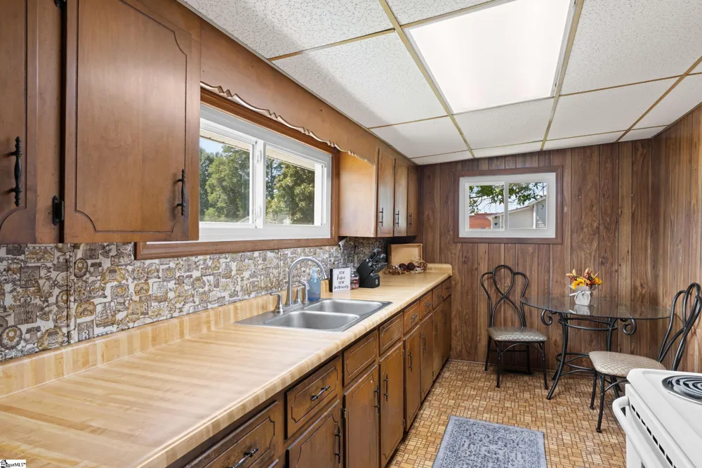 31 & 33 Greenwood Avenue Ware Shoals, SC 29692