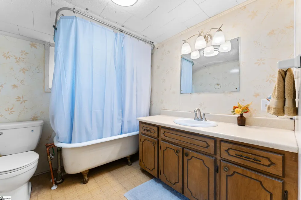 31 & 33 Greenwood Avenue Ware Shoals, SC 29692
