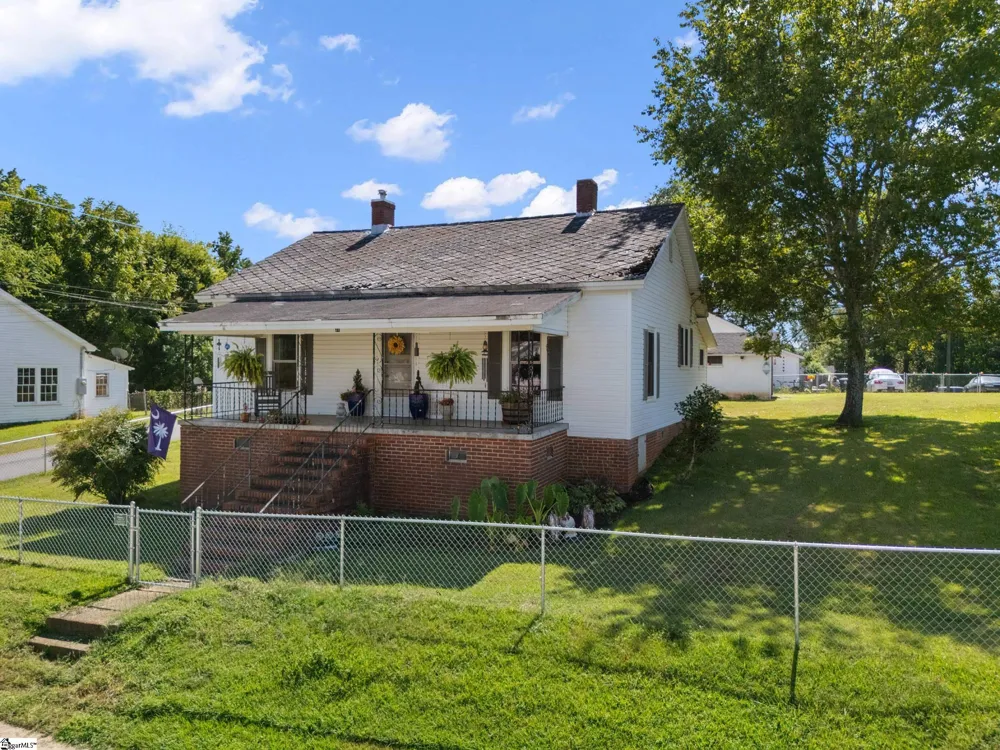 31 & 33 Greenwood Avenue Ware Shoals, SC 29692