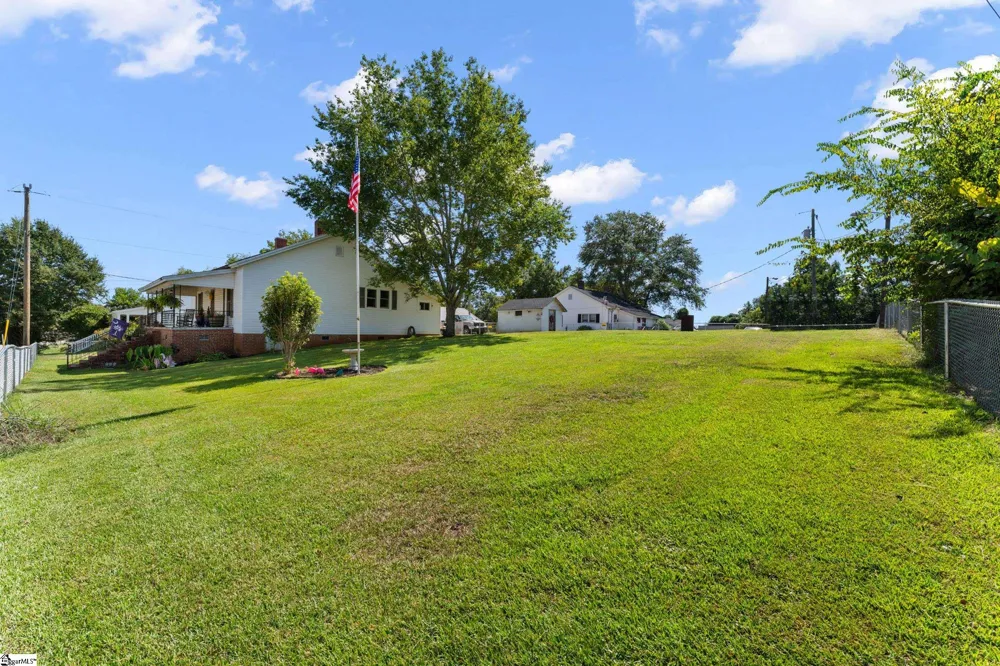 31 & 33 Greenwood Avenue Ware Shoals, SC 29692