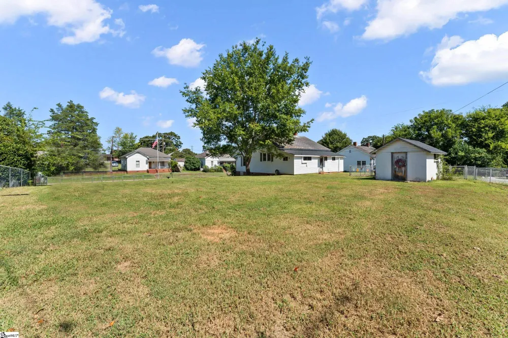 31 & 33 Greenwood Avenue Ware Shoals, SC 29692