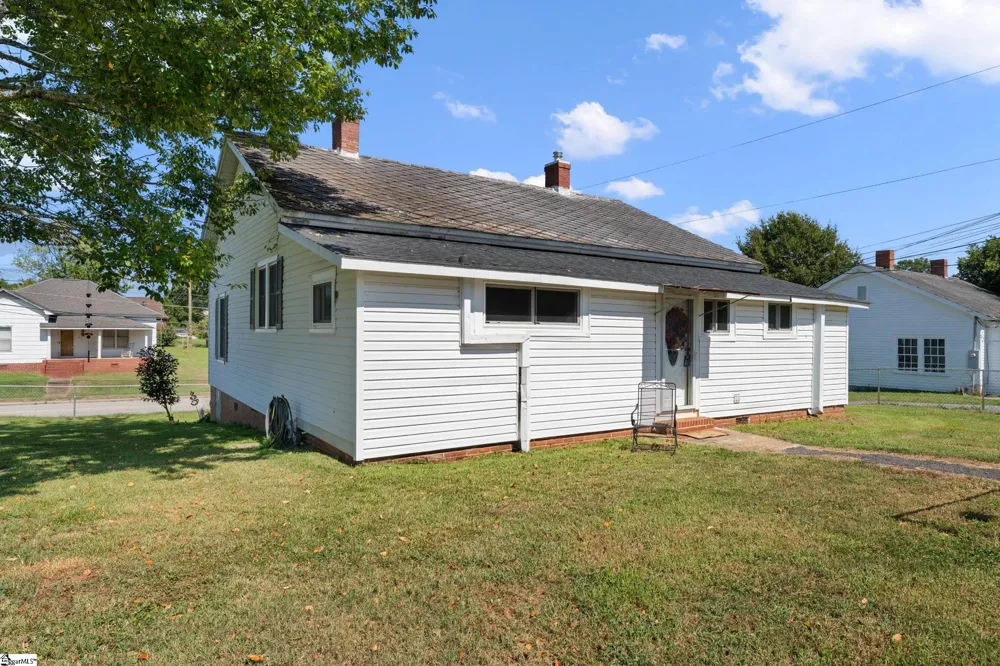31 & 33 Greenwood Avenue Ware Shoals, SC 29692