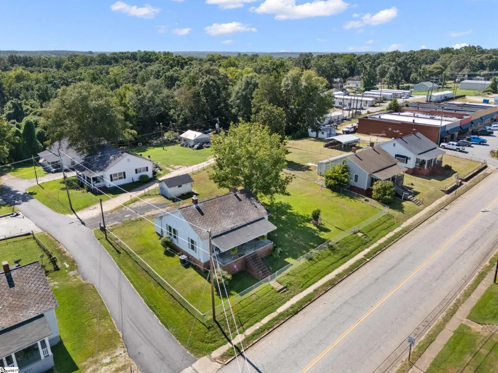 31 & 33 Greenwood Avenue Ware Shoals, SC 29692