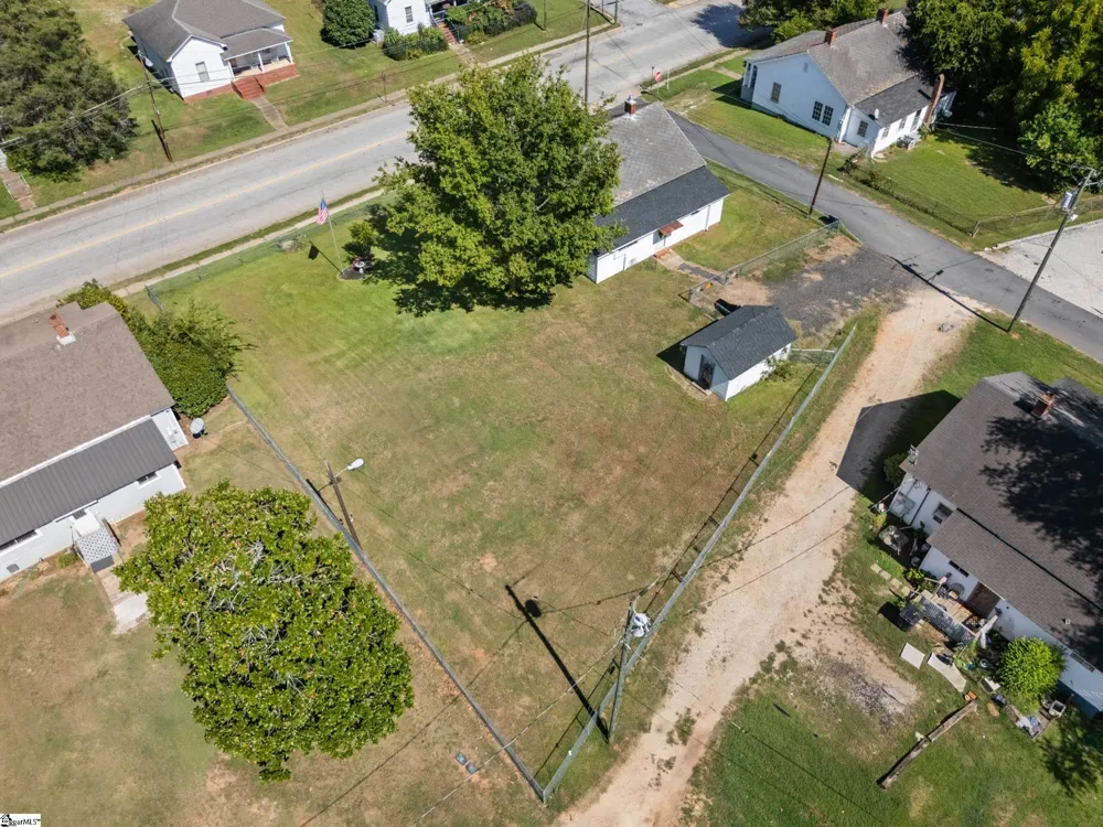 31 & 33 Greenwood Avenue Ware Shoals, SC 29692