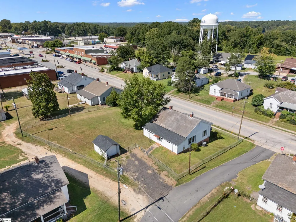 31 & 33 Greenwood Avenue Ware Shoals, SC 29692