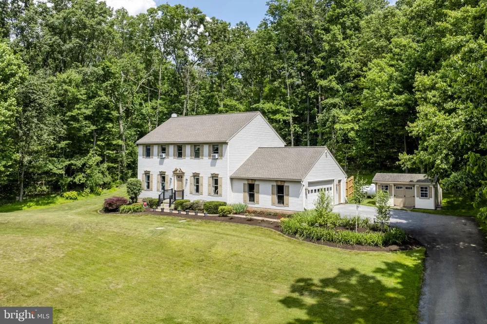 2225 LAUREL SPRINGS DRIVE Narvon, PA 17555