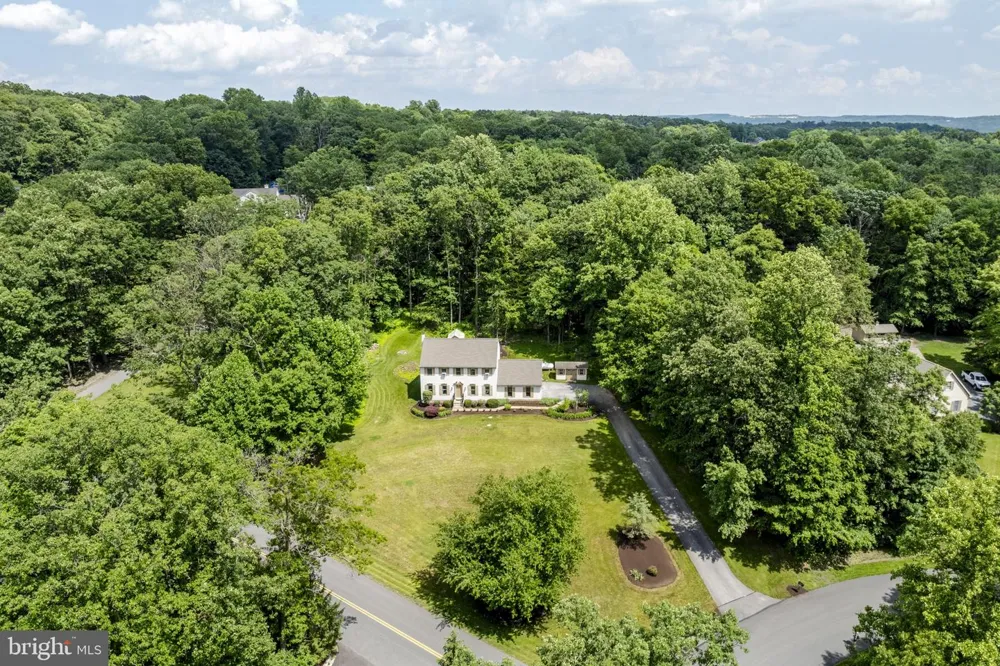 2225 LAUREL SPRINGS DRIVE Narvon, PA 17555