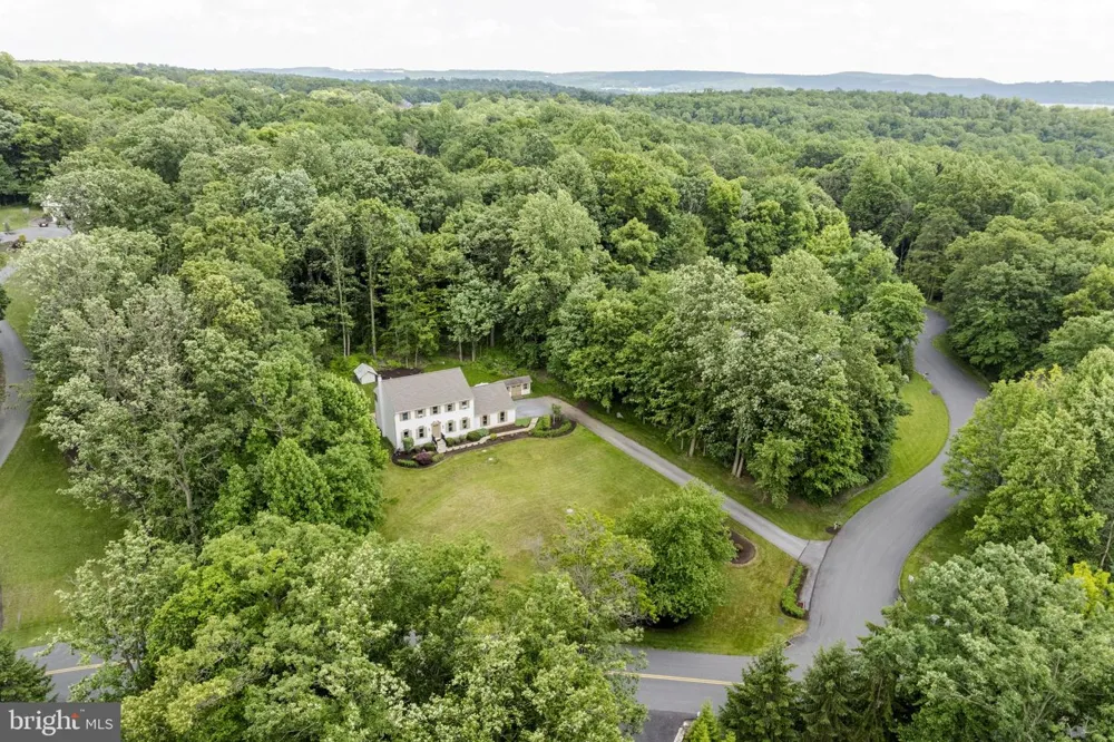 2225 LAUREL SPRINGS DRIVE Narvon, PA 17555