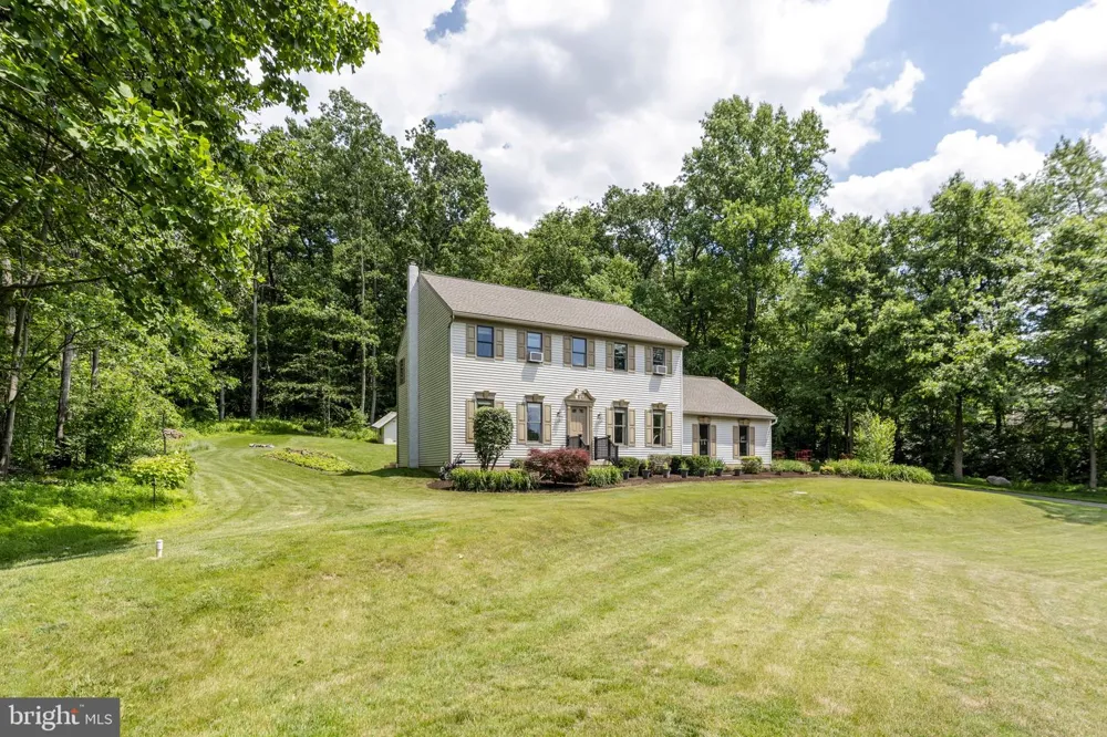 2225 LAUREL SPRINGS DRIVE Narvon, PA 17555