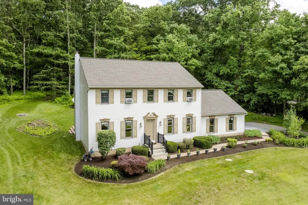 2225 LAUREL SPRINGS DRIVE Narvon, PA 17555
