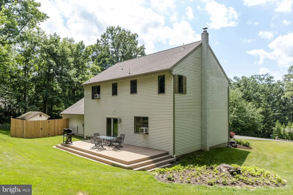 2225 LAUREL SPRINGS DRIVE Narvon, PA 17555