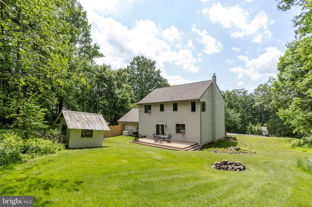 2225 LAUREL SPRINGS DRIVE Narvon, PA 17555