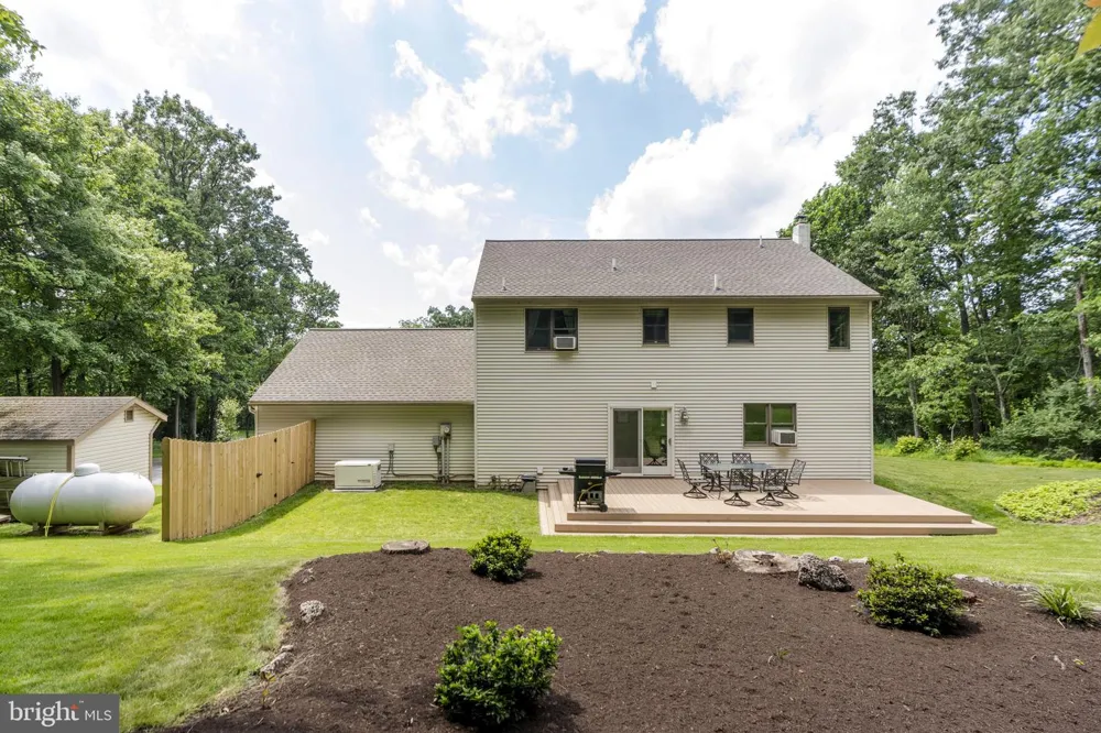 2225 LAUREL SPRINGS DRIVE Narvon, PA 17555
