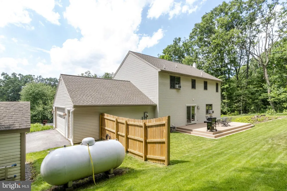 2225 LAUREL SPRINGS DRIVE Narvon, PA 17555