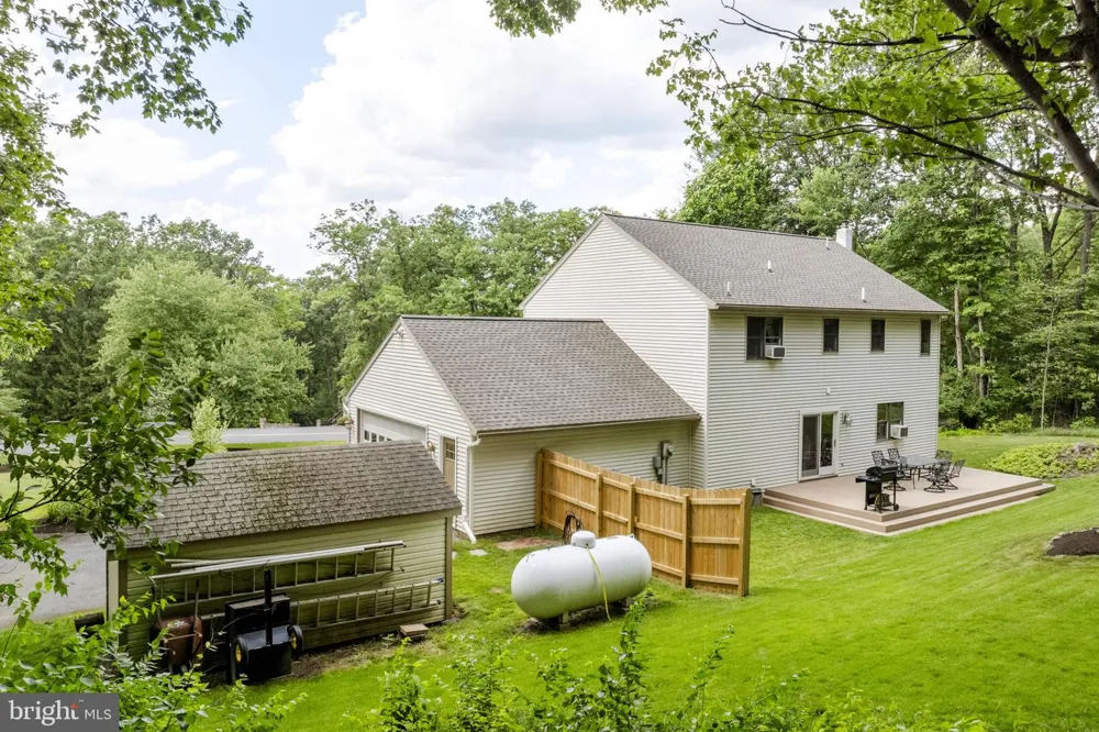 2225 LAUREL SPRINGS DRIVE Narvon, PA 17555