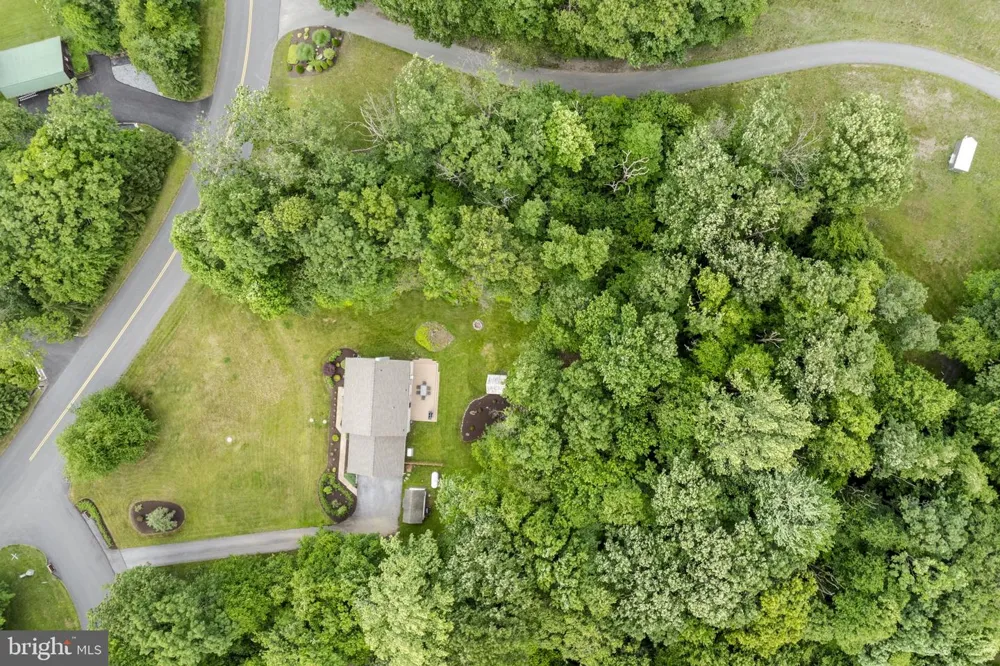 2225 LAUREL SPRINGS DRIVE Narvon, PA 17555