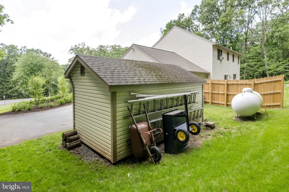 2225 LAUREL SPRINGS DRIVE Narvon, PA 17555