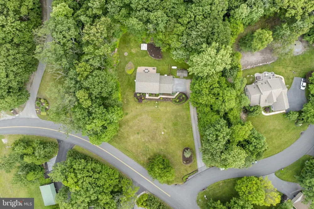 2225 LAUREL SPRINGS DRIVE Narvon, PA 17555