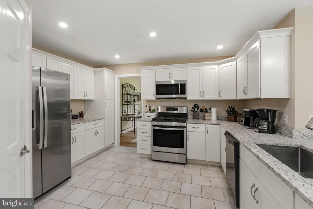 2225 LAUREL SPRINGS DRIVE Narvon, PA 17555