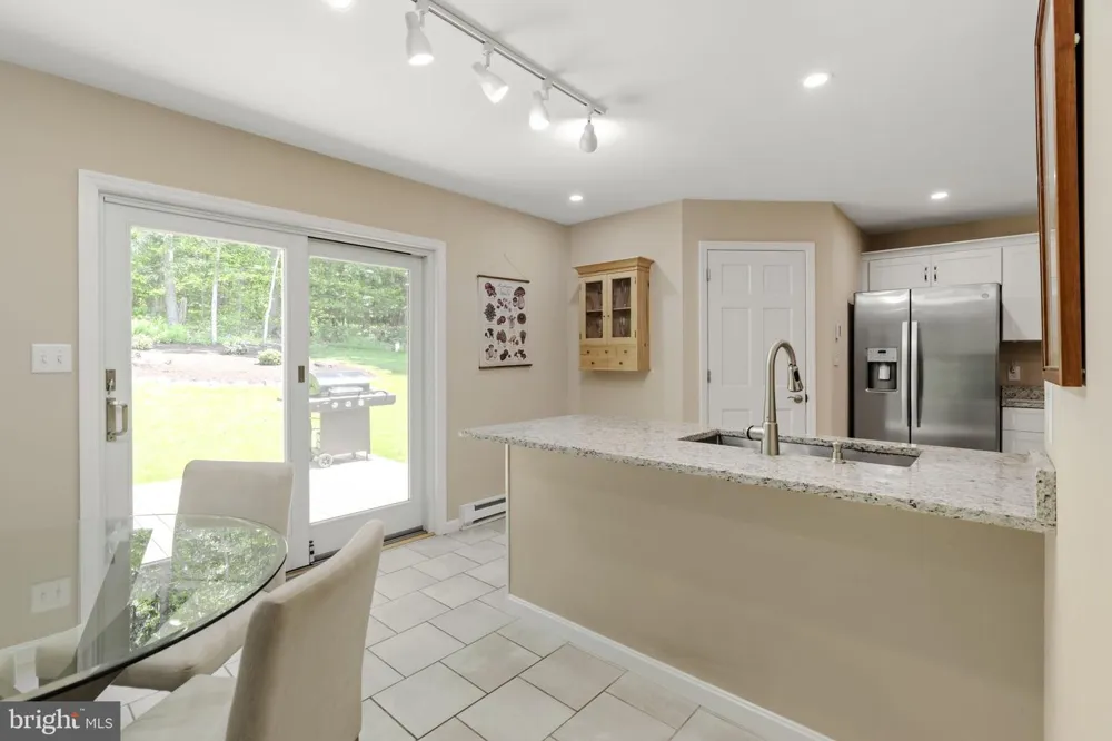 2225 LAUREL SPRINGS DRIVE Narvon, PA 17555