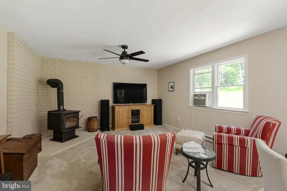 2225 LAUREL SPRINGS DRIVE Narvon, PA 17555