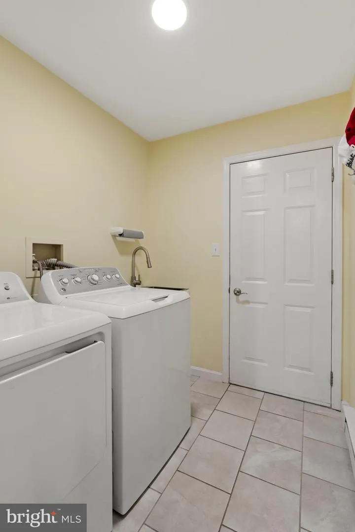 2225 LAUREL SPRINGS DRIVE Narvon, PA 17555