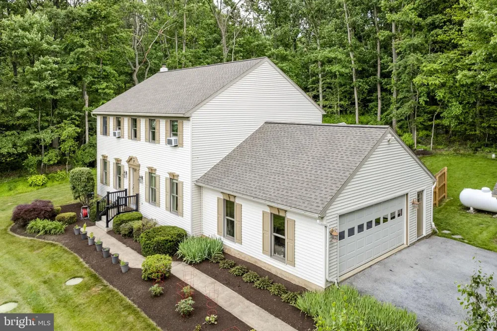 2225 LAUREL SPRINGS DRIVE Narvon, PA 17555