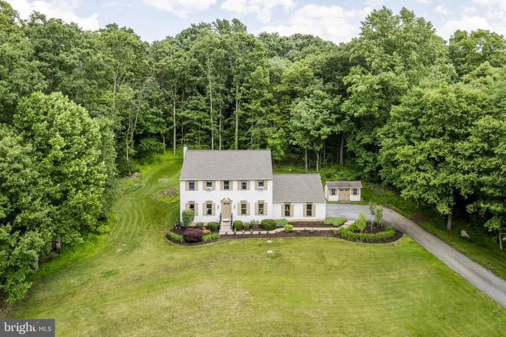 2225 LAUREL SPRINGS DRIVE Narvon, PA 17555
