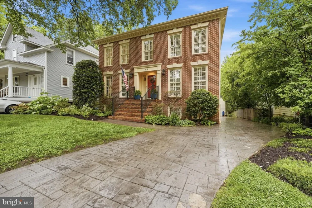 616 26TH STREET S Arlington, VA 22202