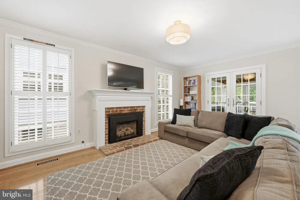 616 26TH STREET S Arlington, VA 22202