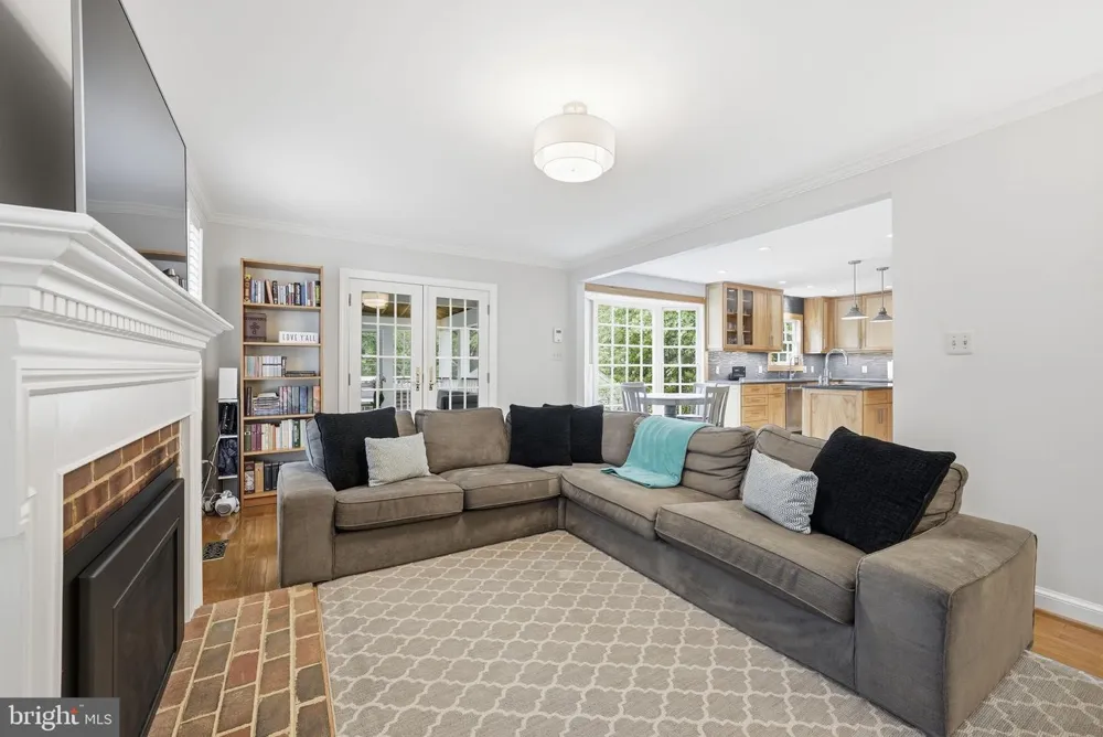 616 26TH STREET S Arlington, VA 22202