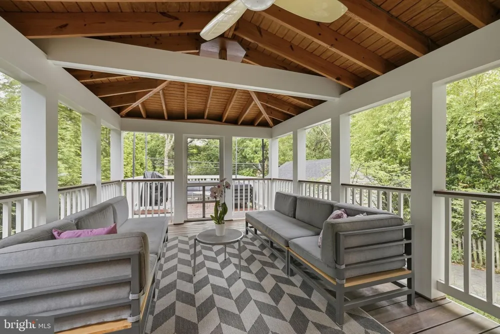 616 26TH STREET S Arlington, VA 22202