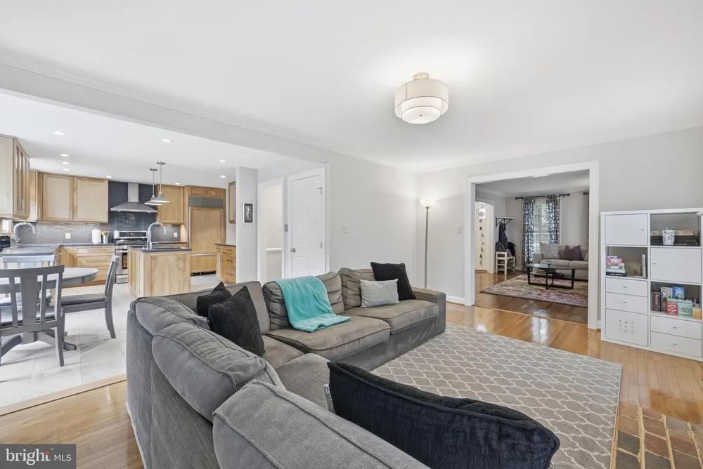 616 26TH STREET S Arlington, VA 22202