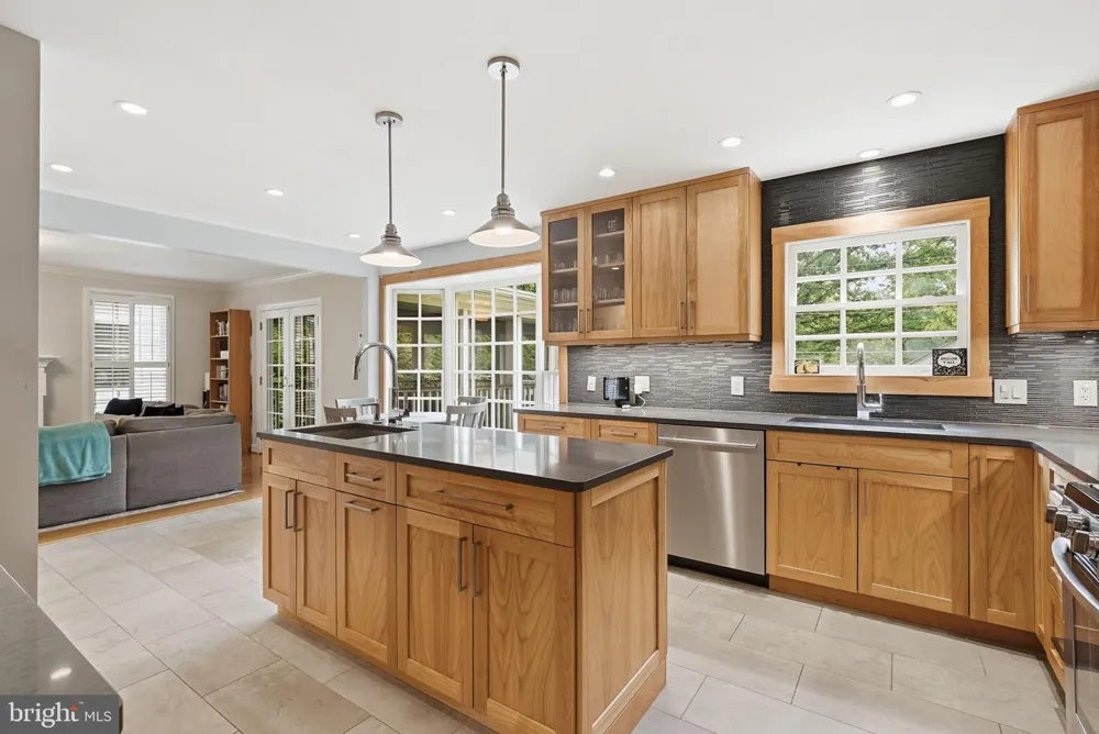 616 26TH STREET S Arlington, VA 22202