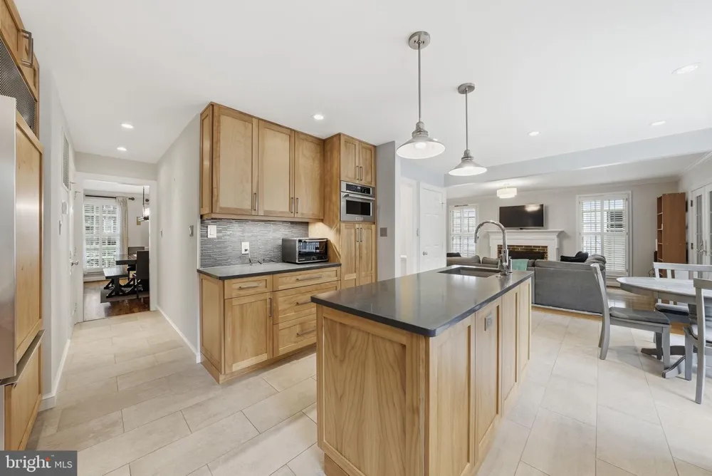 616 26TH STREET S Arlington, VA 22202