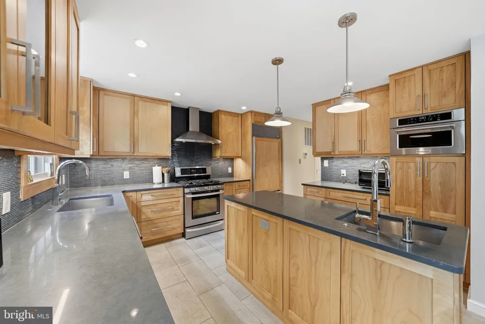 616 26TH STREET S Arlington, VA 22202