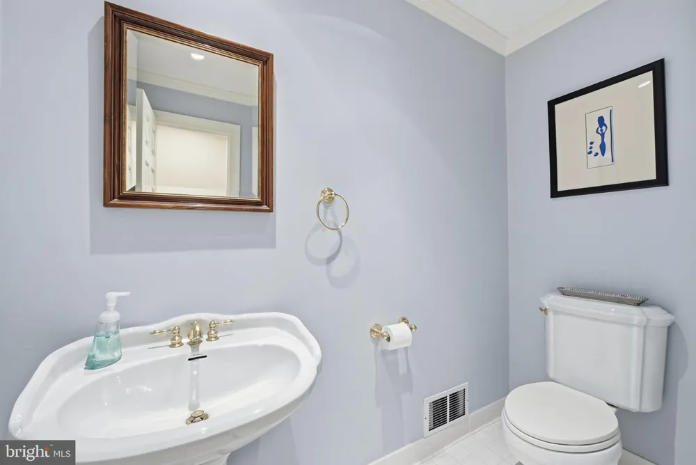616 26TH STREET S Arlington, VA 22202