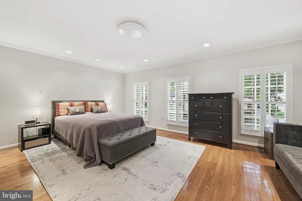 616 26TH STREET S Arlington, VA 22202