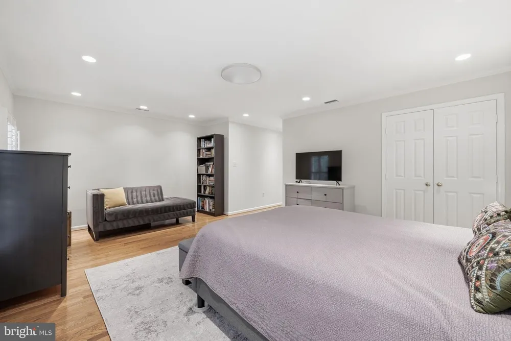 616 26TH STREET S Arlington, VA 22202