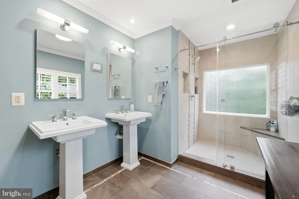 616 26TH STREET S Arlington, VA 22202