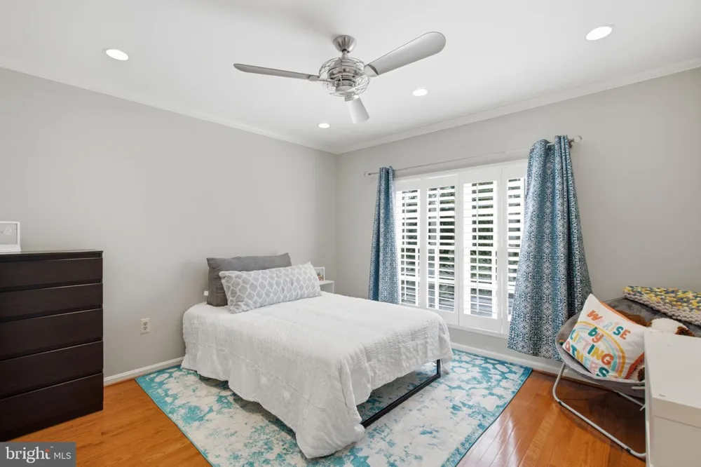 616 26TH STREET S Arlington, VA 22202