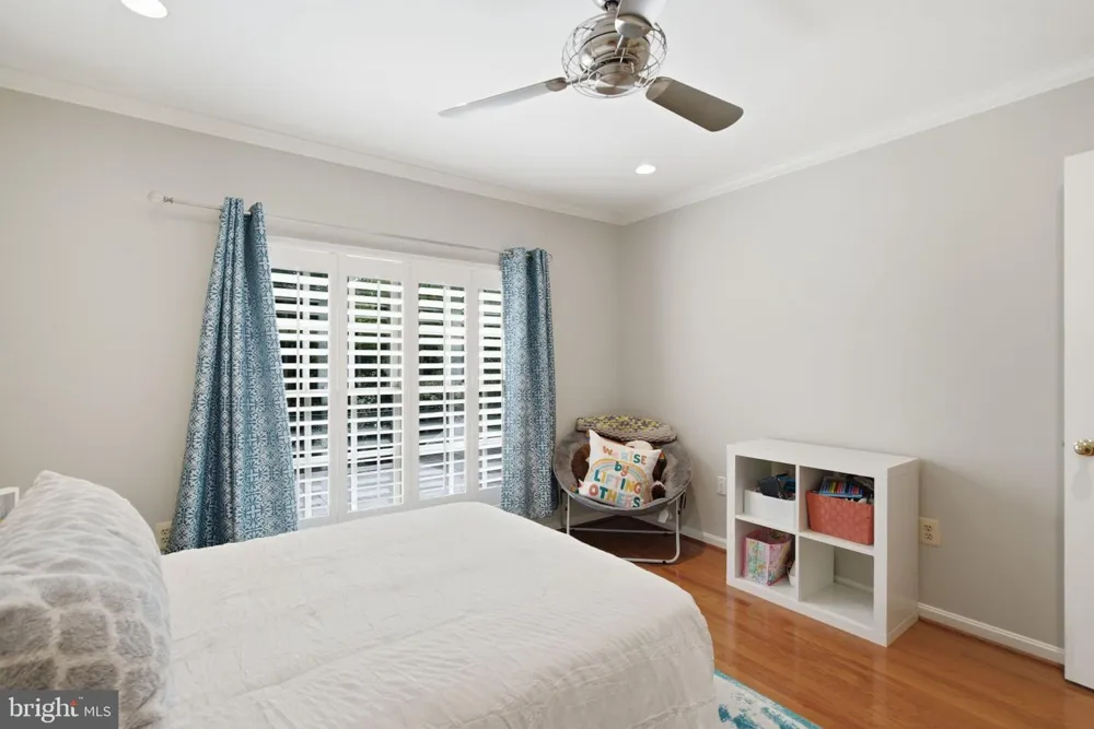 616 26TH STREET S Arlington, VA 22202